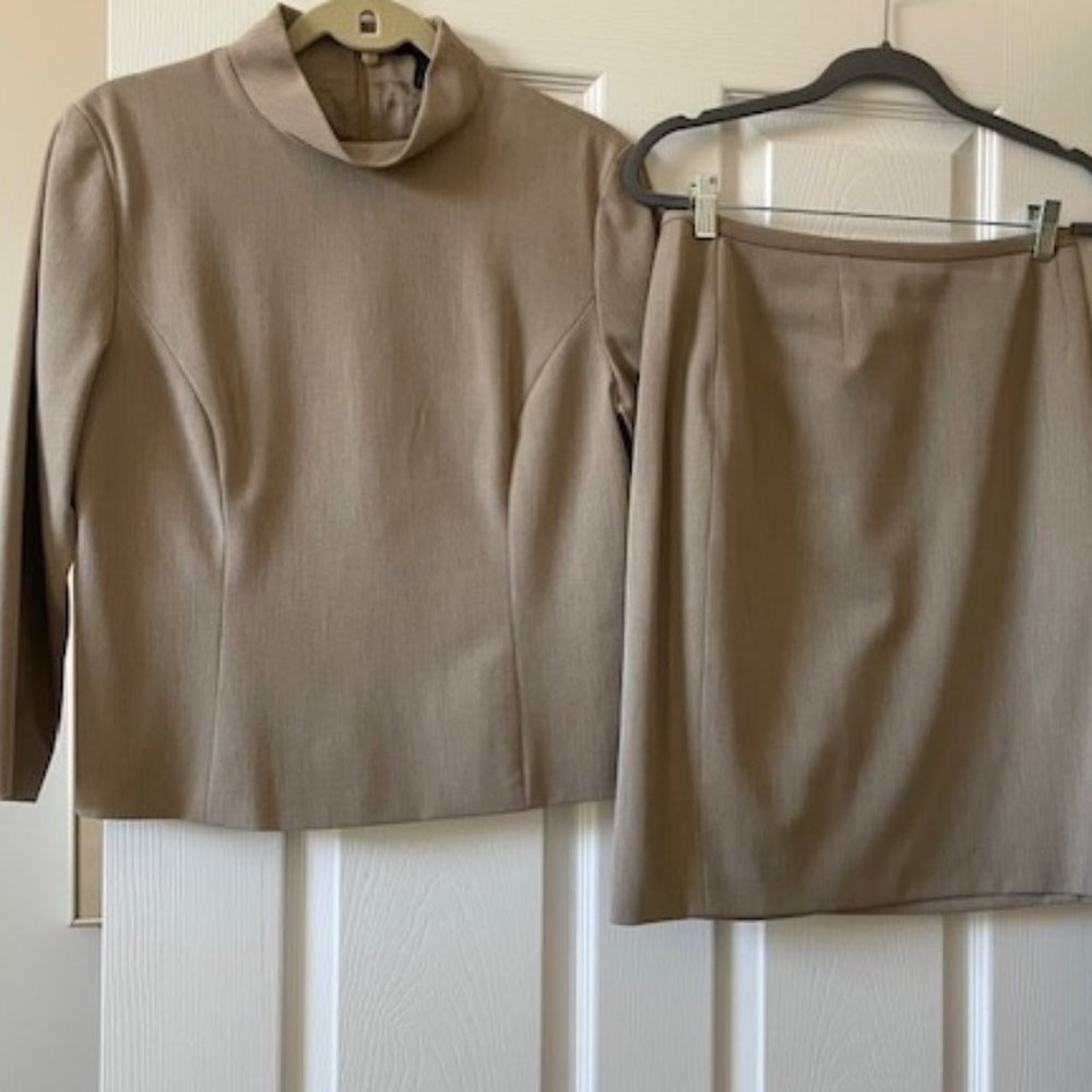 MODERN CLASSIC Ann Taylor 2-Piece Taupe Suit S 10